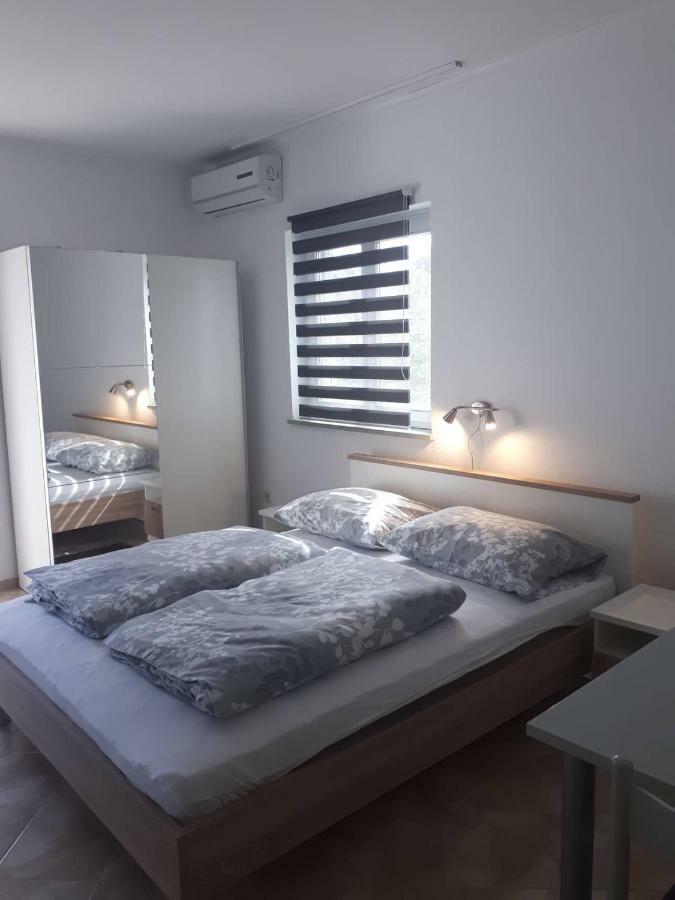 Apartments Irina Rovanjska Luaran gambar